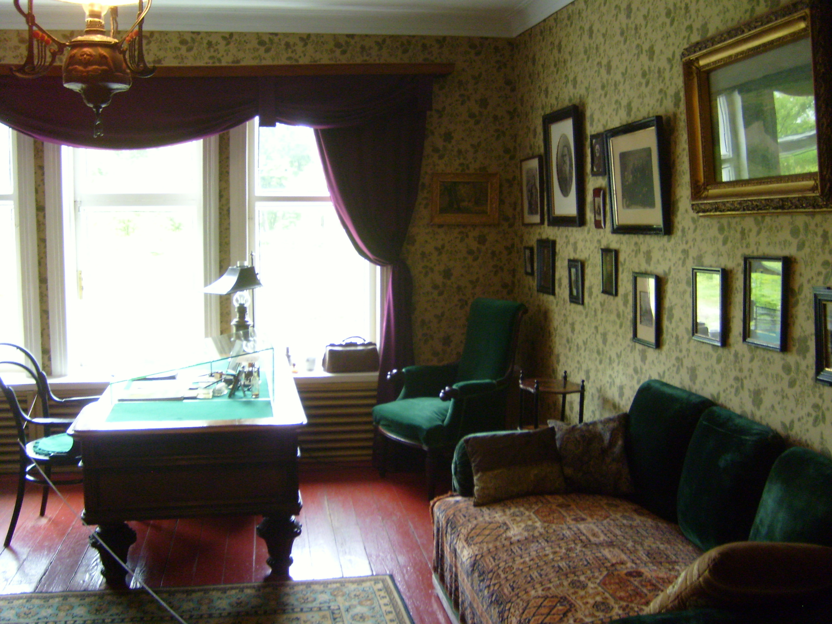 fictional characters Chekhov's Study, Melikhovo.JPG